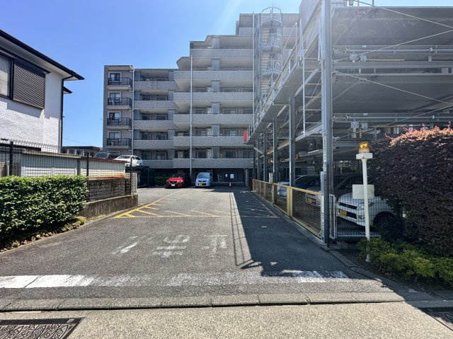モナーク小田原パークサイドの駐車場