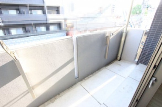 【バルコニー】 | サンピアビータ | 落ち着いた時間を過ごせるバルコニーです