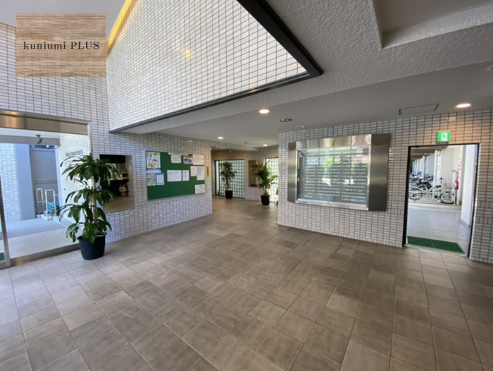 コスモ鶴見緑地のエントランス