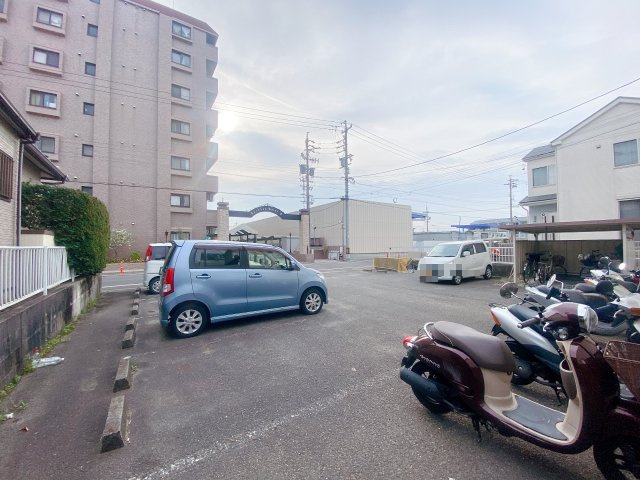 半田市瑞穂町　大松パサージュⅡの駐車場
