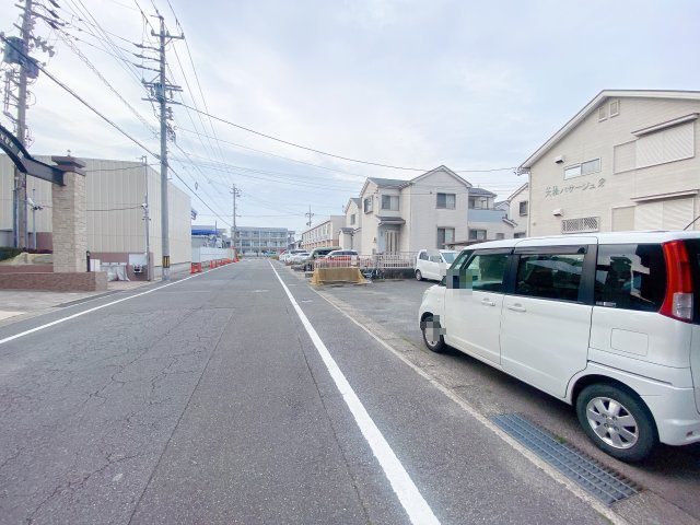 半田市瑞穂町　大松パサージュⅡのその他|前面道路