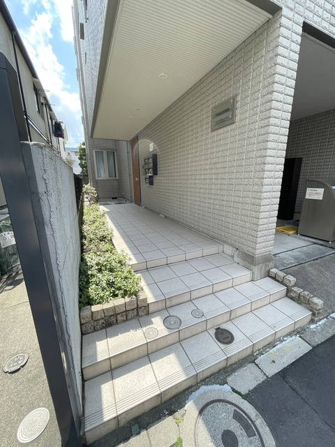 PISOときわ台のエントランス