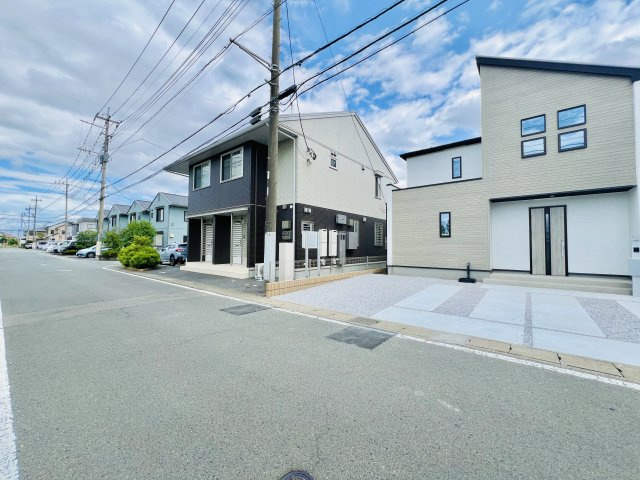 高崎市東貝沢町の前面道路含む現地写真|車の通りも少なく駐車も楽々♪