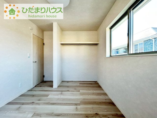 【収納】 | クライン龍ケ崎市白羽第1期　新築戸建　2号棟 | ハンガーパイプ付でお洋服の出し入れもラクラクです！