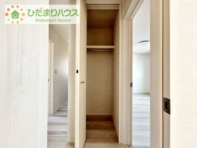 【収納】 | クライン龍ケ崎市白羽第1期　新築戸建　2号棟 | 便利な廊下収納があるので掃除機や買いだめする洗面所用品はもちろん、箱買いしたペットボトルまでしまえます(^^)