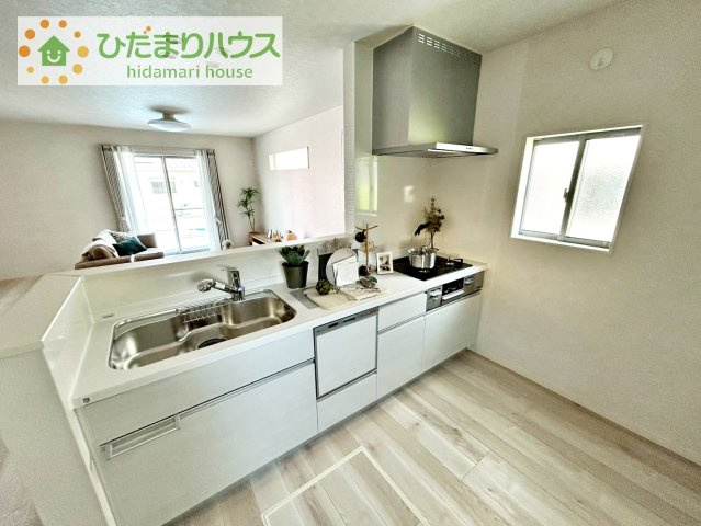 【キッチン】 | クライン龍ケ崎市白羽第1期　新築戸建　2号棟 | 3口コンロでお料理する時間も短くなりそうですね(*‘∀‘)