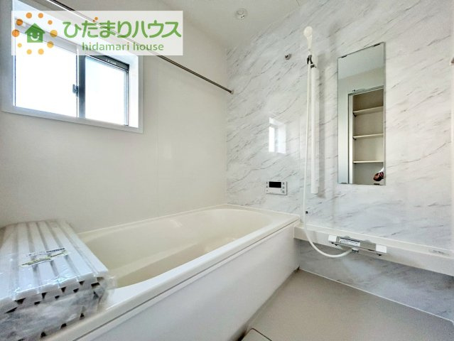 【浴室】 | クライン龍ケ崎市白羽第1期　新築戸建　2号棟 | 何歳まで一緒に入ってくれるだろうか・・・。
広いお風呂は、お子様と一緒に入るバスタイムがより楽しくなります。