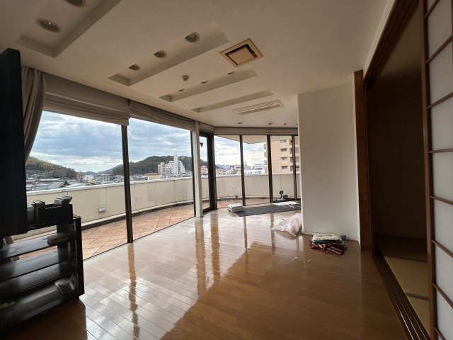 SUN16笠岡駅前ビルの居間・リビング