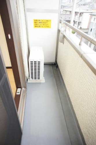 【バルコニー】 | ミリアビタ海神 | バルコニーからの眺めを楽しみながら食事をしませんか