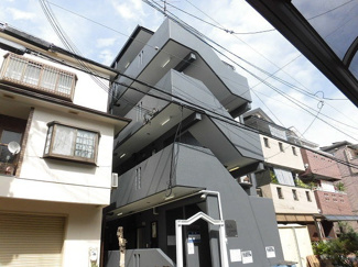 【外観】 | 黒くてシックな外観です。