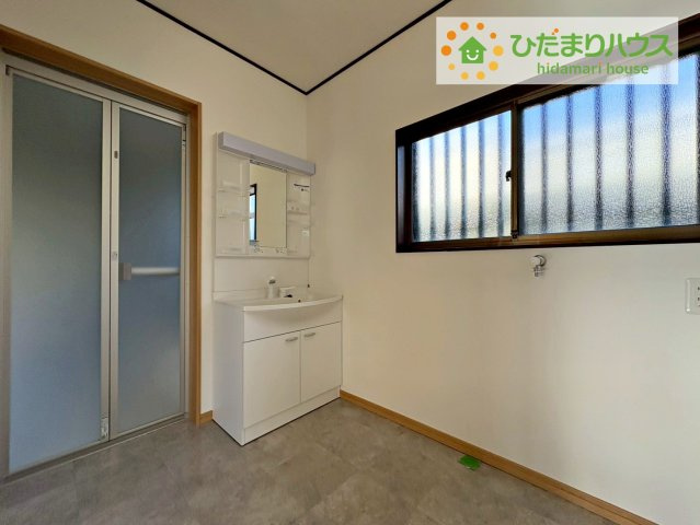 日立市川尻町3丁目　中古戸建の独立洗面台|シンプルで使い勝手の良い独立洗面台！