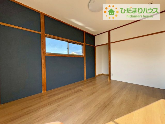 日立市川尻町3丁目　中古戸建の寝室|気品のある柄のアクセントクロス♪寝室をおしゃれに演出してくれます(*^^*)