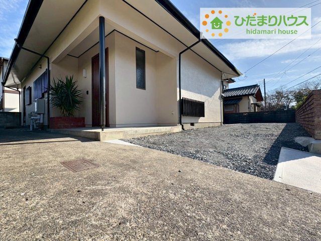 日立市川尻町3丁目　中古戸建の駐車場|カースペース３台ＯＫ！来客用にもスペースを確保できて安心ですね(^^)/