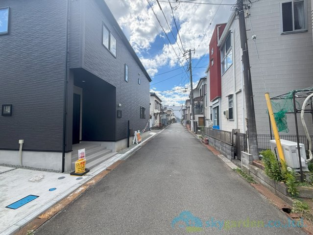 秦野市曽屋7期　新築戸建　全1棟1号棟の前面道路含む現地写真