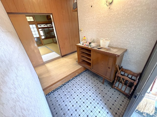 上官町戸建ての玄関