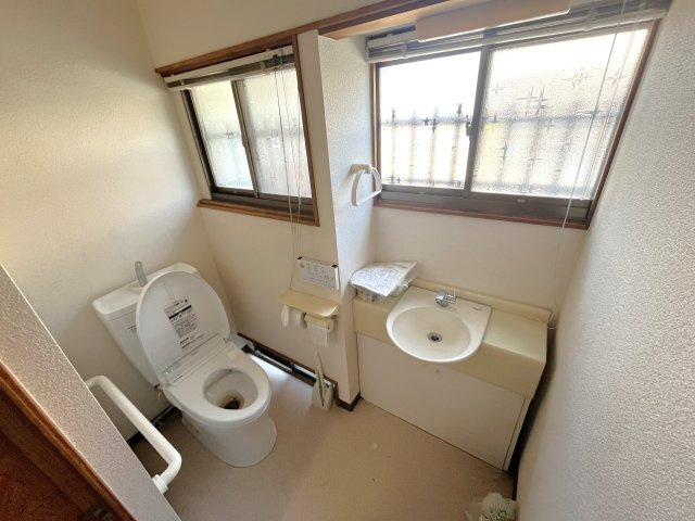 上官町戸建てのトイレ