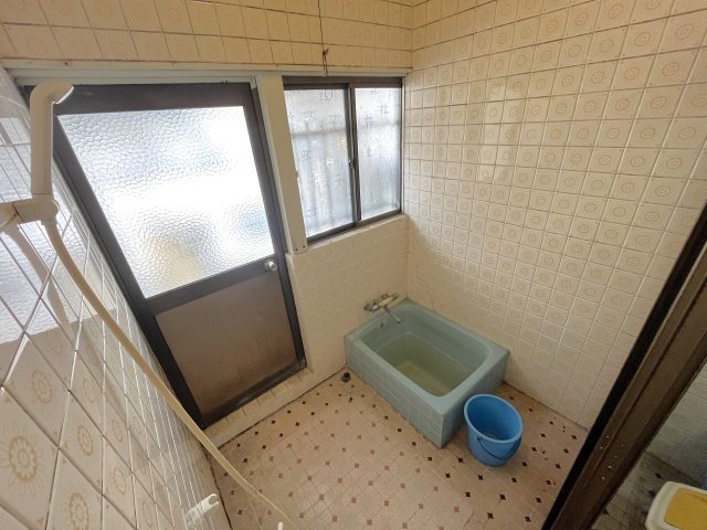 上官町戸建ての浴室