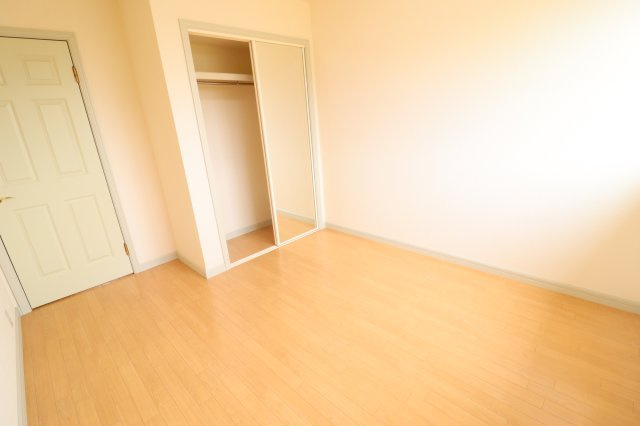 ウエスト キャッスルの洋室