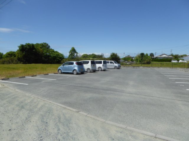 ウエスト キャッスルの駐車場