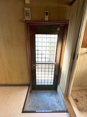 中村４丁目　中古戸建の内装|【内装】キッチンに勝手口があり、庭への出入りもスムーズで充実した時間を叶えてくれる間取りです。