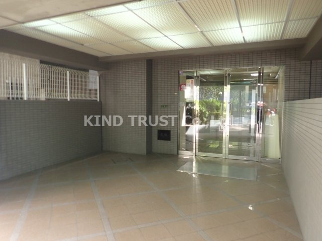 ロイヤル天満橋のロビー|ゆとりのあるロビーです