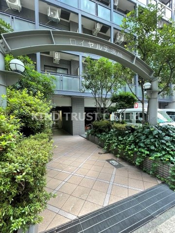 ロイヤル天満橋のエントランス