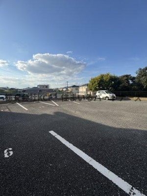 【駐車場】 | NANA THE STYLE KOKUBU | 駐車場に車を止められます