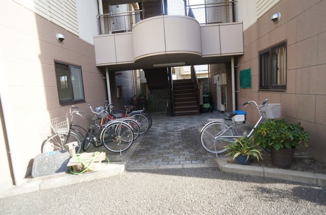 ドルミM宝塚のエントランス|参考、同建物・同間取りの号室