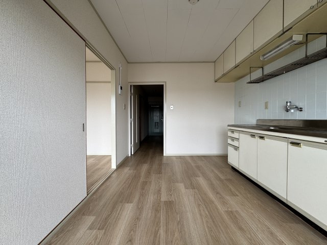 豊中市東寺内町の賃貸マンションの居間・リビング