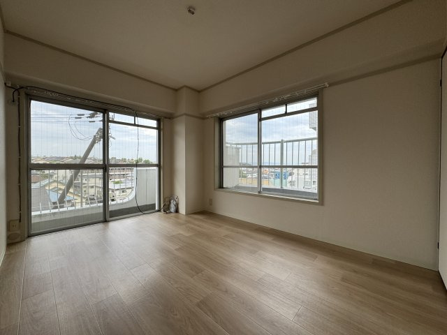 豊中市東寺内町の賃貸マンションの居間・リビング