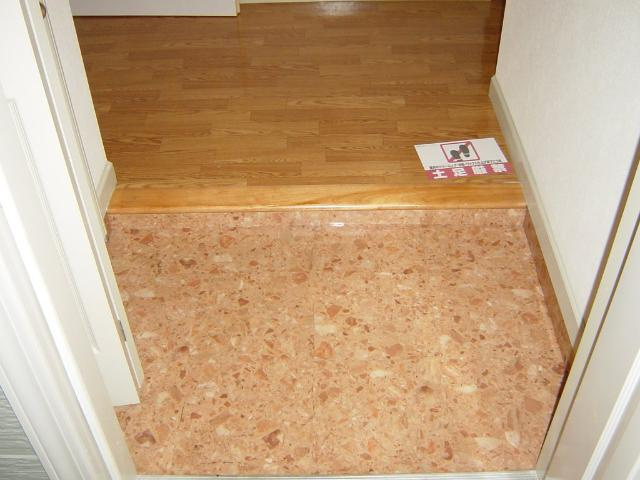 ティピカルハウスの玄関|玄関