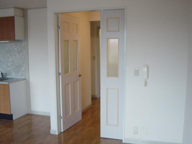 ティピカルハウスの内装|廊下扉