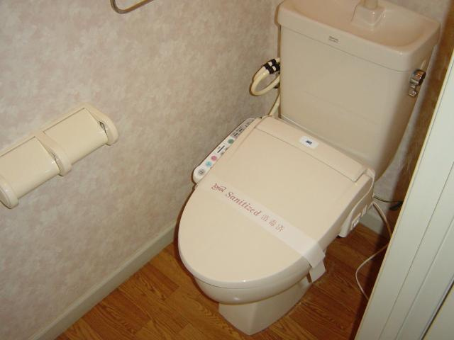 ティピカルハウスのトイレ|シャワー付トイレ