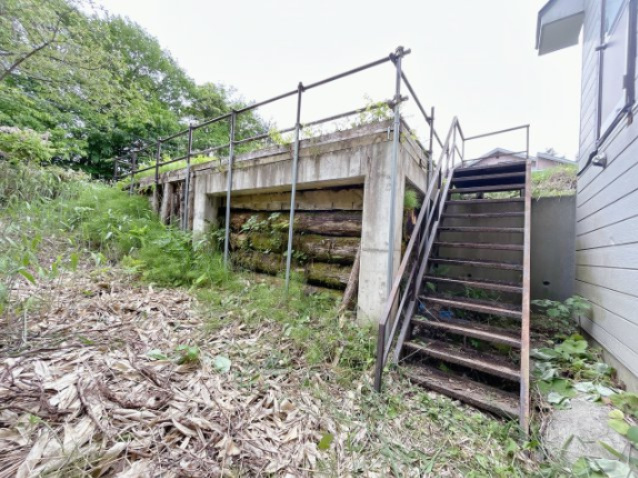 花巻市北湯口第17地割　土地建物の設備|地下へは外階段でおります