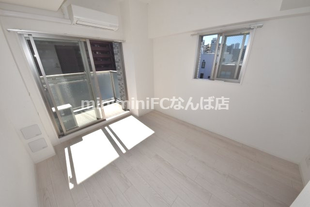 エスリード中之島ザ・コアの居間・リビング|二面採光で明るいお部屋！