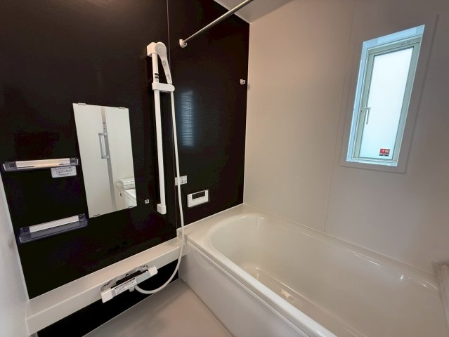 クレイドルガーデンうるま市みどり町 第２・２号棟の浴室|換気暖房乾燥機付きユニットバス