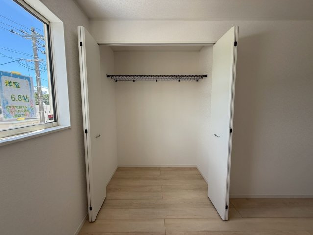 クレイドルガーデンうるま市みどり町 第２・２号棟の収納|２階洋室6.8帖・クローゼット収納付き