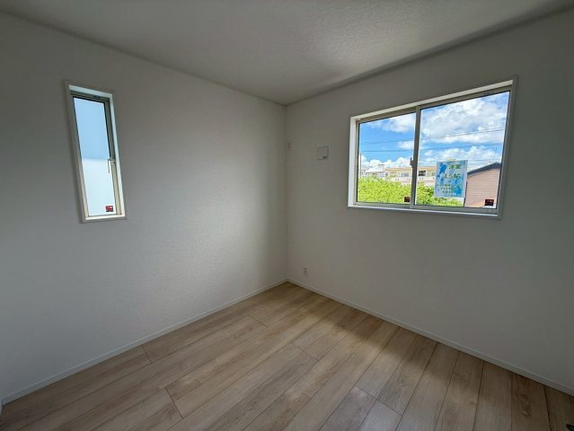 クレイドルガーデンうるま市みどり町 第２・２号棟の洋室|二面採光の２階洋室4.5帖