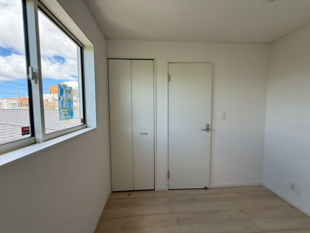 クレイドルガーデンうるま市みどり町 第２・２号棟のその他|２階洋室4.5帖・クローゼット収納付き