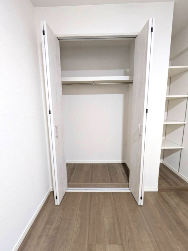 ワコーレグランディール御旅の収納|洋室約5.1帖のクローゼット