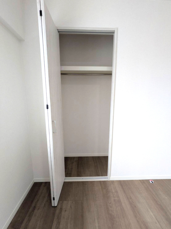 ワコーレグランディール御旅の収納|洋室約5.5帖のクローゼット