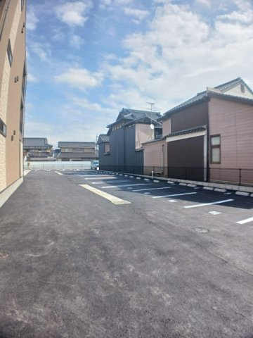 クラール中市　Ａの駐車場