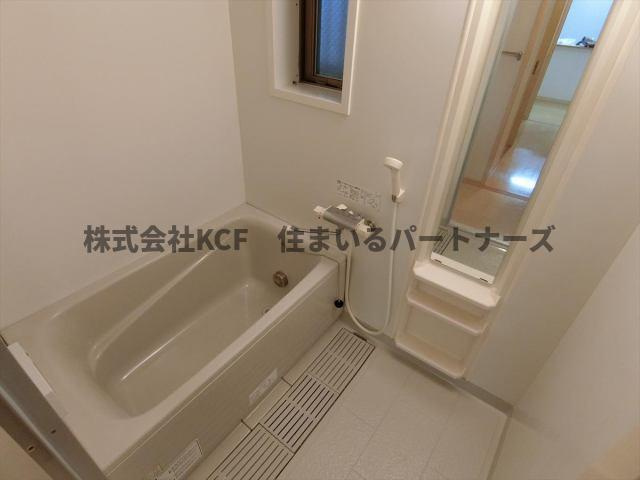 ロイヤルタワー花畑駅前の浴室|日々の暮らしに欠かせないお風呂です