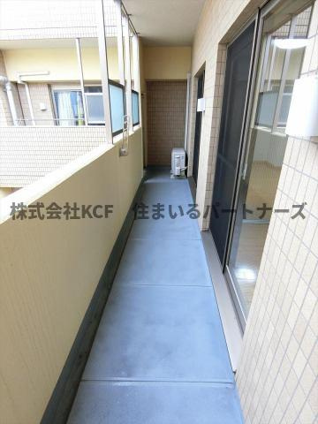 ロイヤルタワー花畑駅前のバルコニー|開放的で明るい空間を演出してくれるバルコニーです