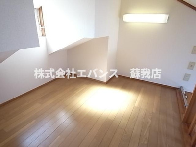 【寝室】 | カーサビアンカⅢ | 寝室としても使えるロフトスペース