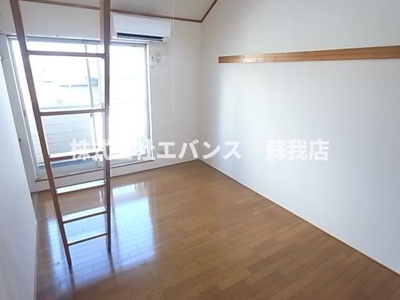 【洋室】 | カーサビアンカⅢ | 個人の部屋や寝室として使える洋室です