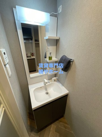 アービングNeo岸里の独立洗面台|朝の支度にも助かる、独立の洗髪洗面化粧台