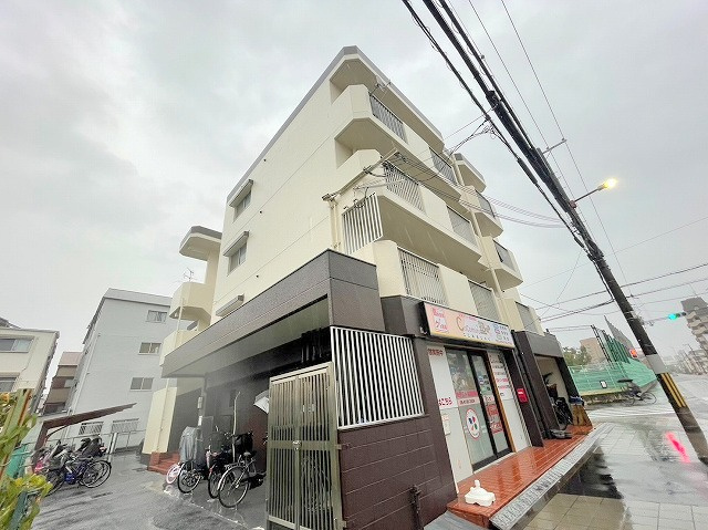 豊里サンハイツの外観