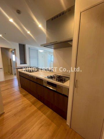 ハイデンス梅ヶ枝のキッチン|コンパクトなキッチンで掃除もラクラク