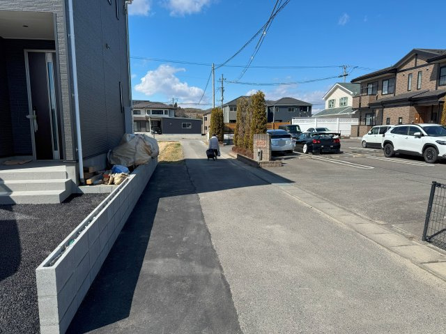 新築戸建・建売　本宮市高木第7　Cradle garden　全3棟の前面道路含む現地写真